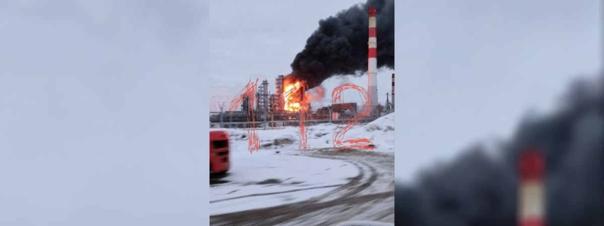 Минобороны России заявило о ночной атаке 25 дронов – загорелись две нефтебазы — Видео