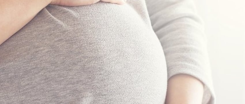 В Беларуси 25-летняя девушка родила от 69-летнего мужчины