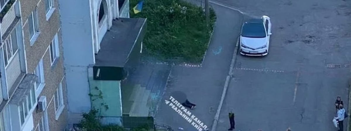 Трагедия в Киеве: женщина выбросилась из окна и убила другую женщину