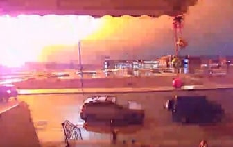 На видео попало крушение медицинского самолета в американской Филадельфии — Видео