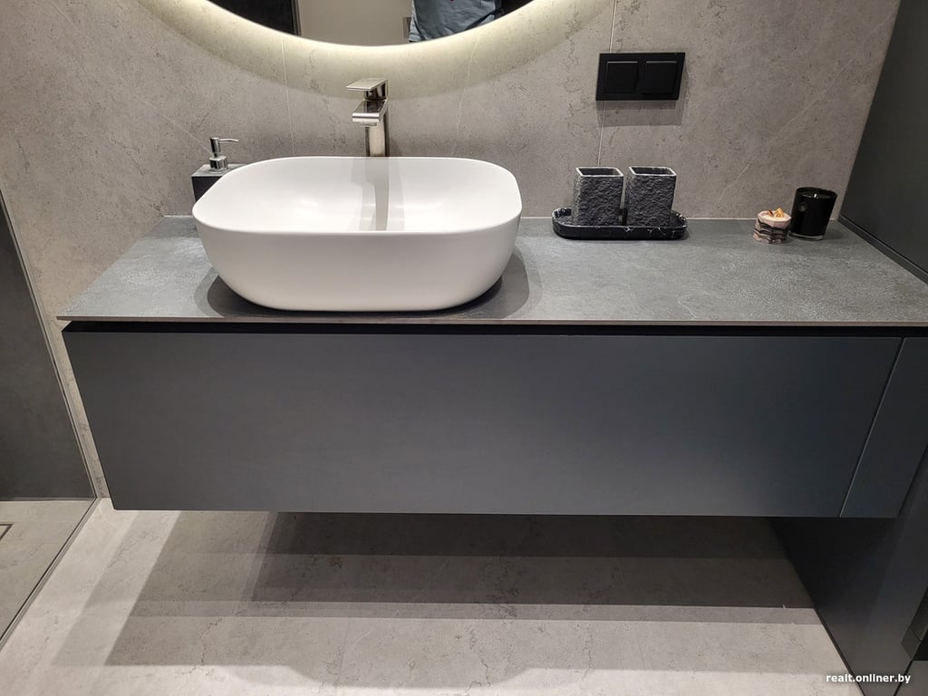 Пара белорусов потратила солидную сумму, чтобы сделать из санузла «черную жемчужину»