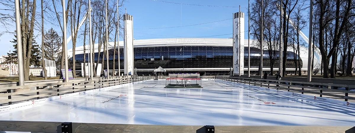 Минчанам предложили искупаться прямо на футбольном стадионе