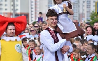 Стало известно, когда в школах прозвенят последние звонки и пройдут выпускные