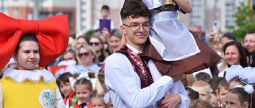 Стало известно, когда в школах прозвенят последние звонки и пройдут выпускные