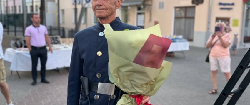 Глава Бреста поздравил знаменитого фонарщика с праздниками, которые он отметил накануне Дня города