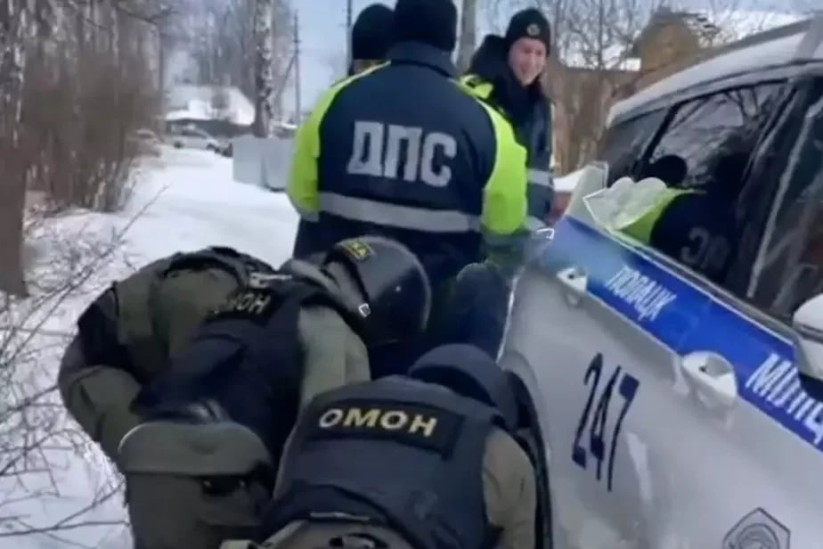 Задержание Ильи Матеушева. Скриншот из видео телеграм-канала Витебского ГУБОПиК