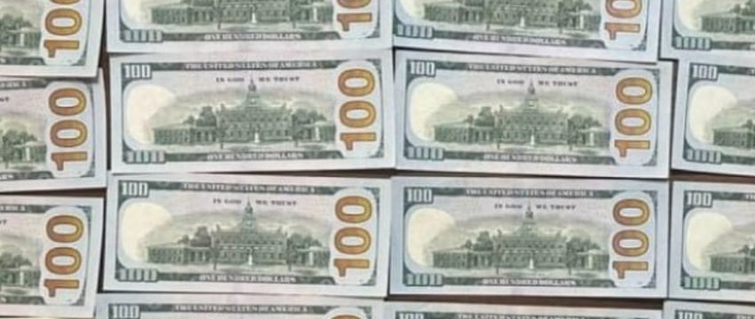 Белоруска нашла коробку с $3000 — что было дальше