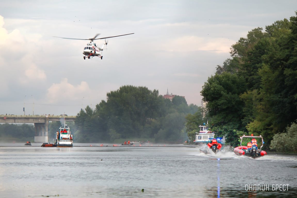 Показательные выступления МЧС в Бресте