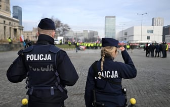 Власти решили раздать всем полякам пакеты на случай «кризиса». Что в них?