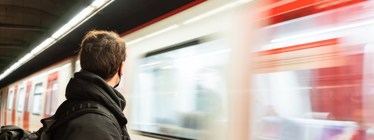 Пассажирский поезд столкнулся с грузовым на юге Мурманской области