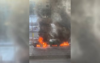 В Минске на дороге загорелся трактор с прицепом — Видео