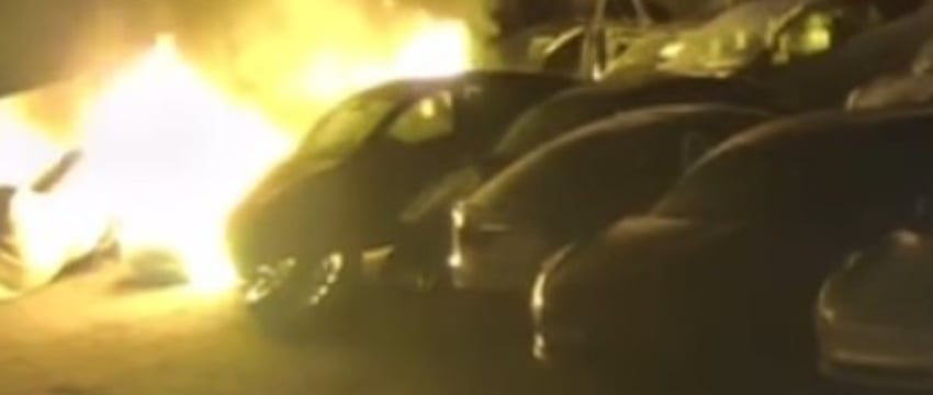 Появилось видео пожара, в котором дотла сгорел Porsche Taycan и пять Tesla