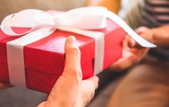 Пригрозил бывшей судом, если не вернёт дорогой подарок. Такое возможно?