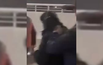 Экс-президента Грузии Зурабишвили забросали яйцами в Тбилисском аэропорту — Видео