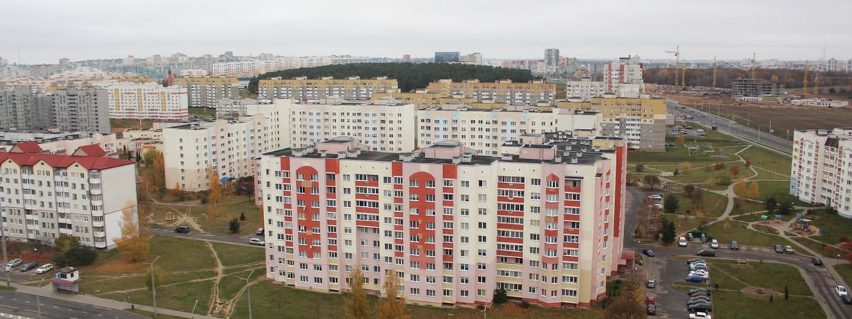 Фотопрогулка по спальному району — посмотрите, что видно с балкона одной из многоэтажек Гродно