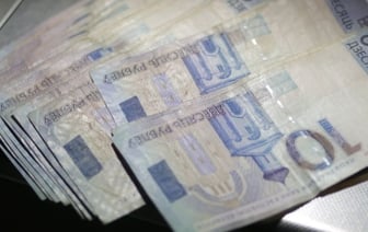 Какие зарплаты получают работники «Великого камня» и белорусских СЭЗ