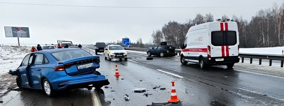 ДТП под Гродно продемонстрировало, почему на трассе небезопасно останавливаться в левой полосе — Фото