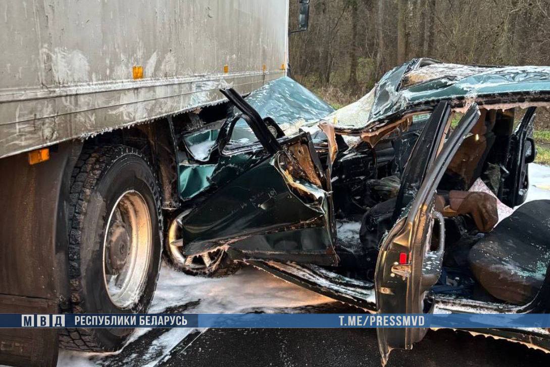 Трагедия на М1: водитель легкового автомобиля погиб в столкновении с грузовиком в Ивацевичском районе