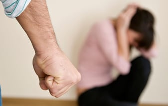 В Гродно в подъезде подрались муж с женой — что было дальше