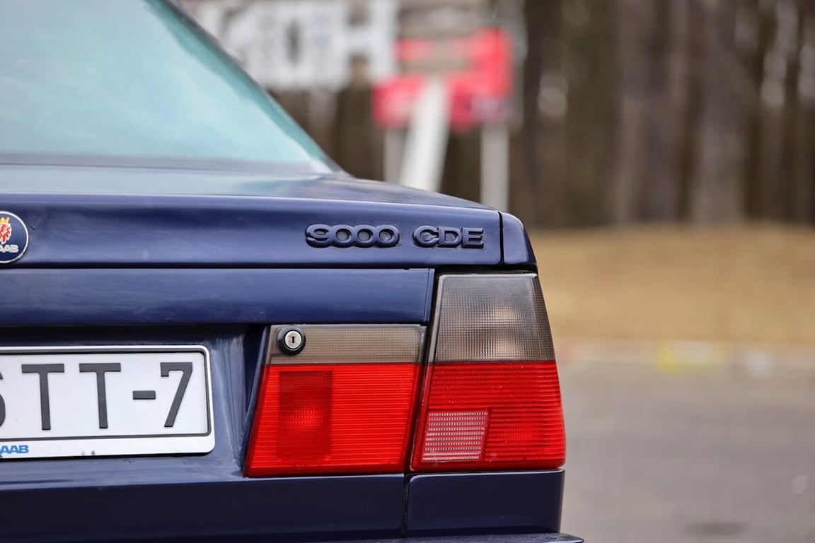 Белорус показал очень редкий Saab 9000