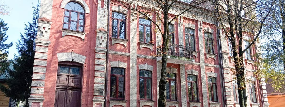 Стало известно, что будет со старинным зданием с мезонином в центре Гродно