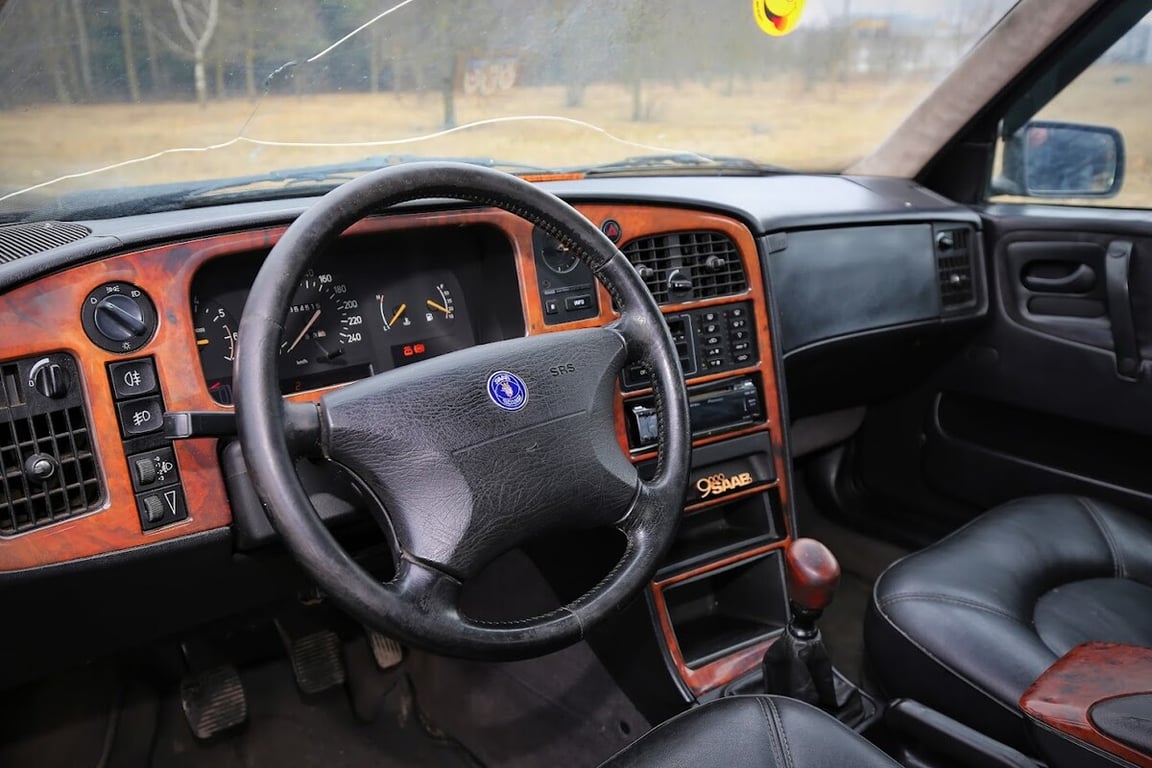 Белорус показал очень редкий Saab 9000