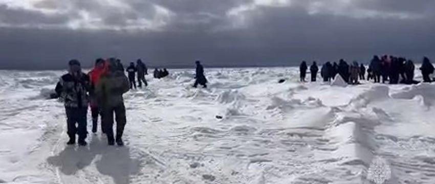 Более 80 рыбаков унесло на льдине в Охотском море