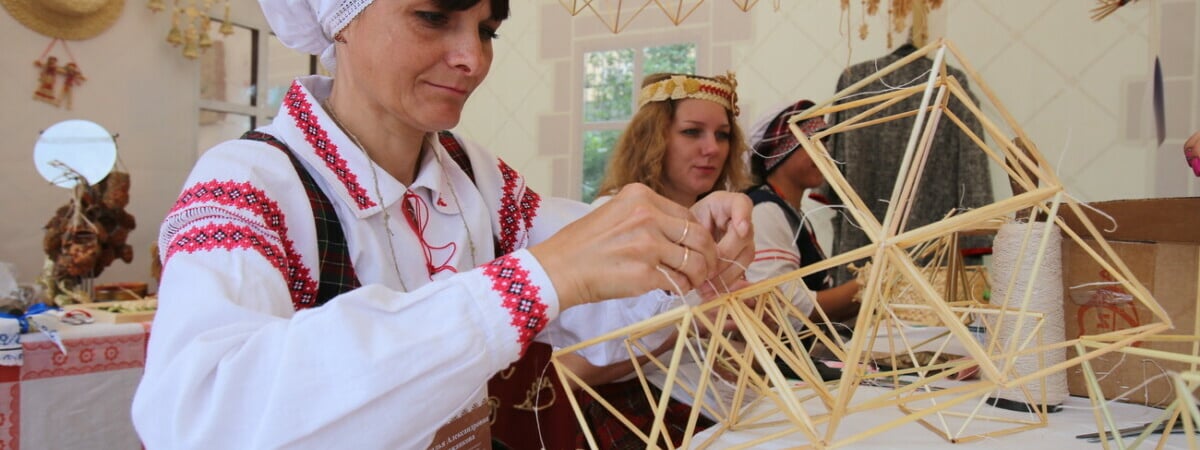 Лукашенко утвердил положение о ремесленниках и налогах для них. Что запретил использовать в работе?