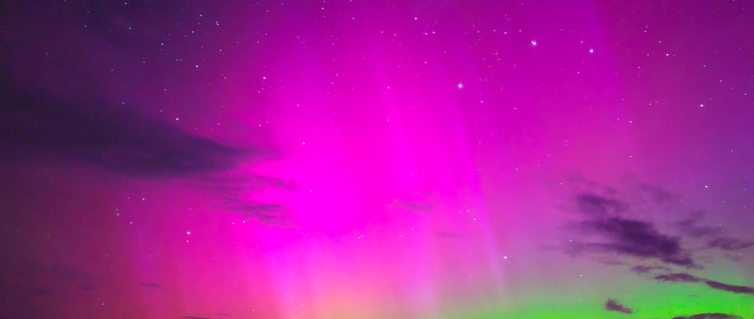 В новогоднюю ночь можно будет увидеть северное сияние — приближается магнитная буря