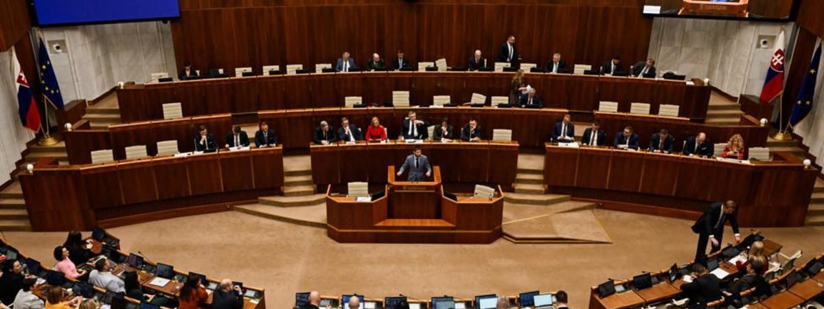 Премьер Словакии Фицо сорвал попытку вотума недоверия секретным докладом