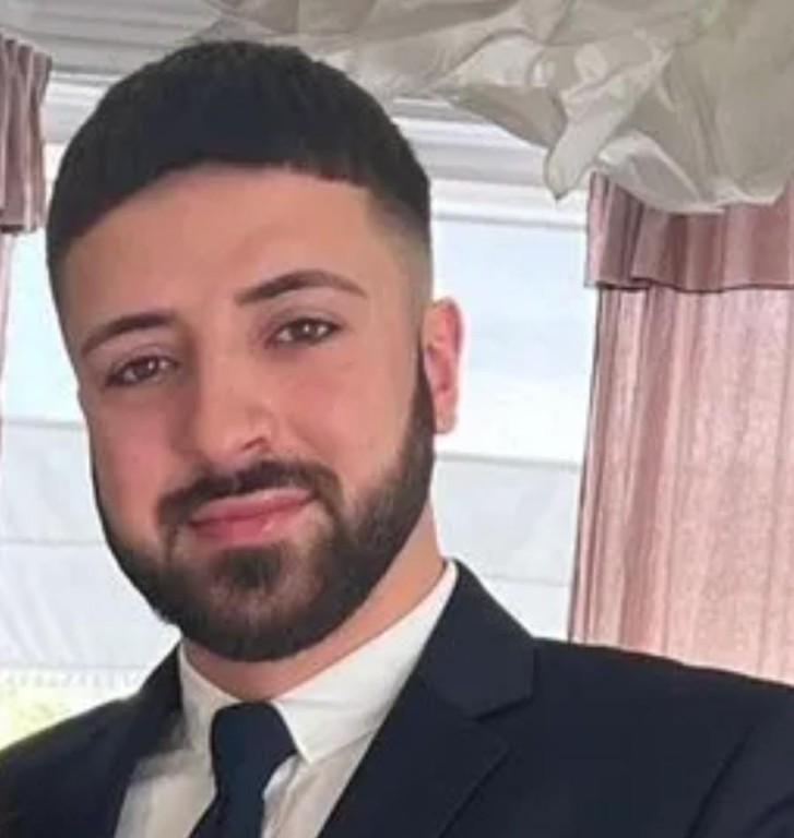 Убиты из арбалета две дочери и жена комментатора Би-би-си