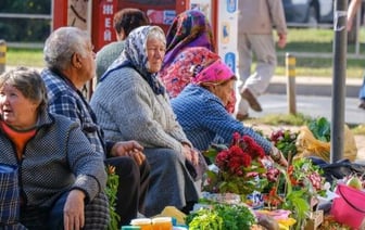 В налоговой рассказали, как физлица могут торговать продуктами со своих участков