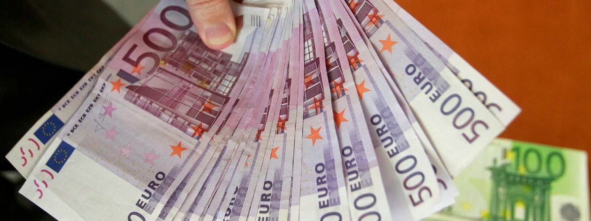 В Литве назвали зарплаты министров и депутатов. А что известно о доходах белорусских?