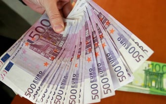 В Литве назвали зарплаты министров и депутатов. А что известно о доходах белорусских?