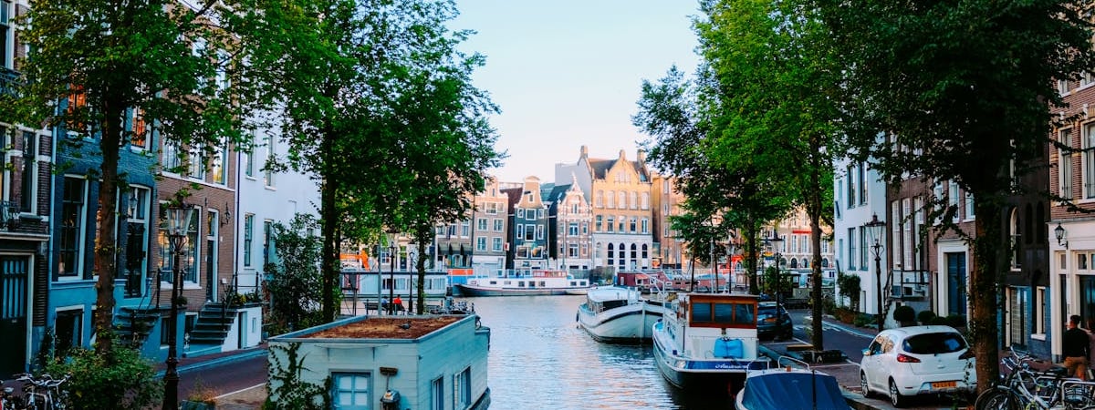 Амстердам запретил строительство новых отелей