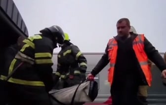 Тело мужчины обнаружили под одним из девяти вагонов, опрокинувшихся в Коми
