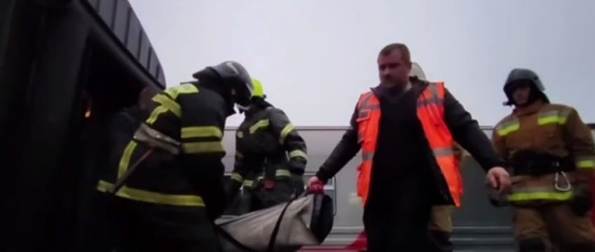 Тело мужчины обнаружили под одним из девяти вагонов, опрокинувшихся в Коми