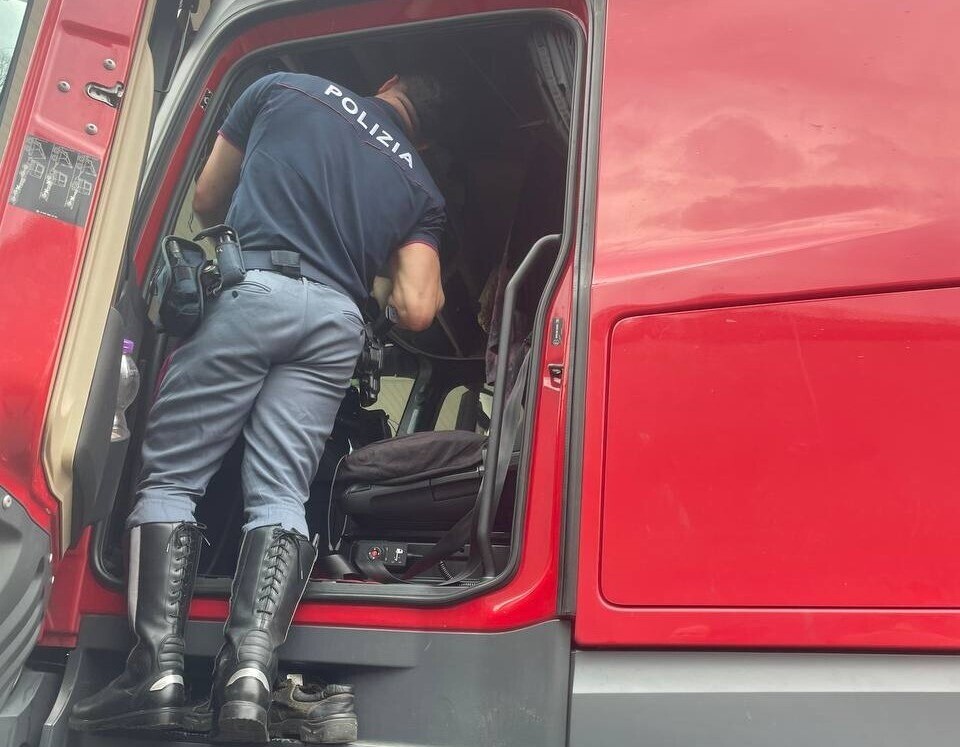 Девушка из Брестской области колесит по Европе на Mercedes-Benz Actros
