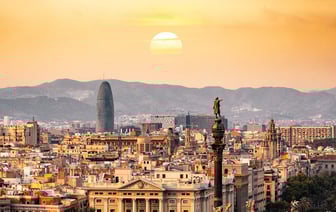 Тысячи жителей Барселоны вышли на протест против массового туризма