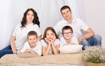 Губернатора угощали шарлоткой — как живет лучшая семья Беларуси