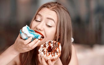 «Если хотите шоколада, ешьте» — Врач-диетолог дал 3 совета, как перестать употреблять сладости — Полезно