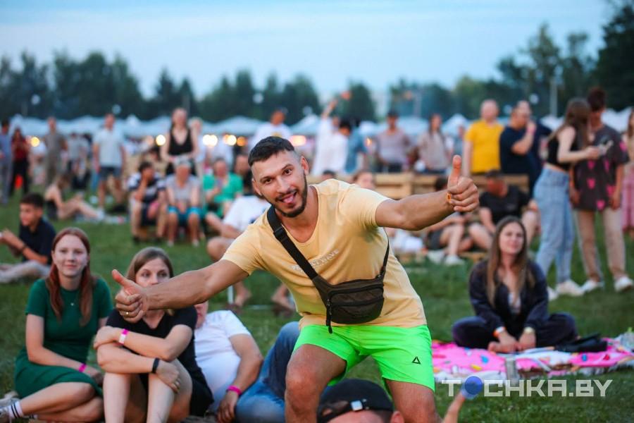 Рокеры «отрываются»: в Пружанах прошел первый день «Солнцестояния»