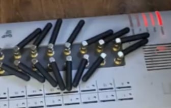 До 600 СМС в час. Белорус установил у себя дома оборудование мошенников