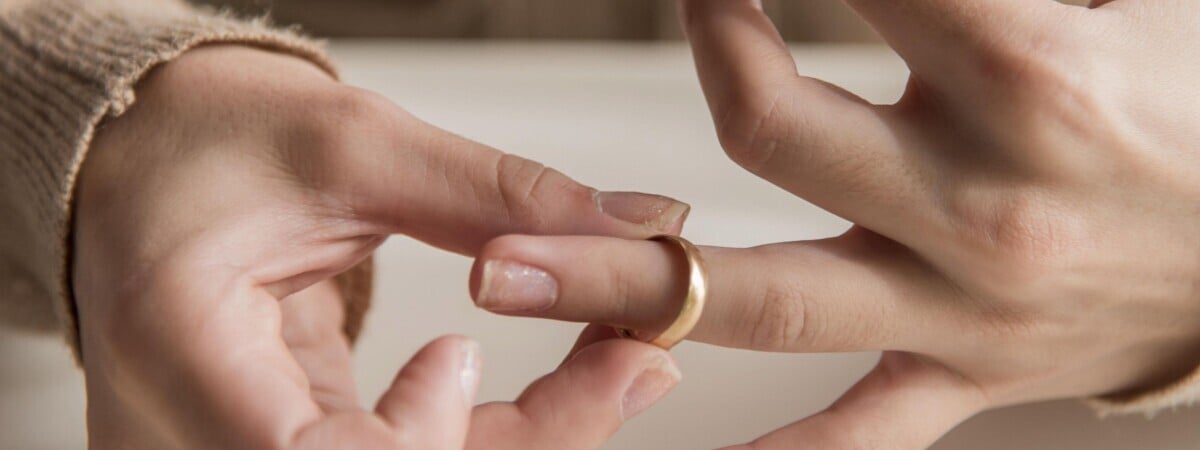 Адвокат рассказала, когда после развода белорускам нельзя вернуть девичью фамилию — Полезно