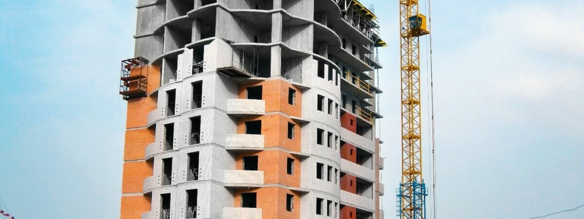 Лукашенко приказал усиленно строить жилье там, «где есть работа». А кого пообещал «поощрять» земельными участками?