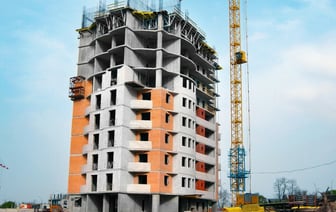 Лукашенко приказал усиленно строить жилье там, «где есть работа». А кого пообещал «поощрять» земельными участками?