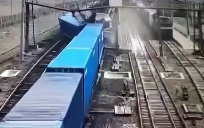 На видео попало, как в Казахстане сошел с рельсов поезд с белорусским калием — Видео