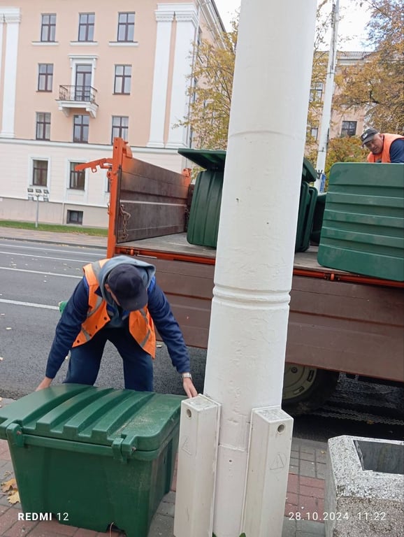 На улицах Бреста начали расставлять ящики с песком