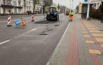 На городских дорогах ремонтные работы ведутся без выходных
