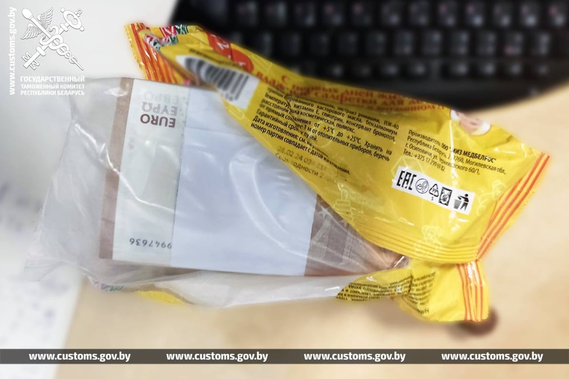 На границе белорус попытался спрятать 20 тысяч евро в упаковке салфеток
